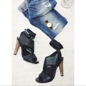 PRELOVED BCBG WOOD HEELS LEATHER CROCODILE DESIGN